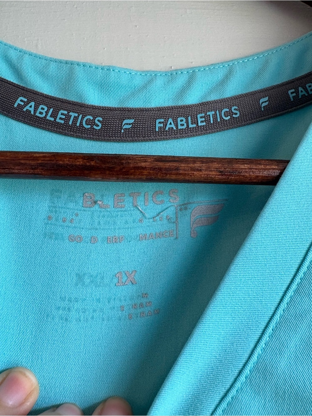 Fabletics Performance Scrub Top Aqua Stretch V-Neck XXL/1X Scrubs - Picture 3 of 8
